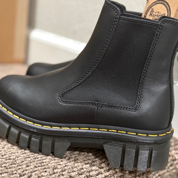 New Dr Martens Audrick Chelsea chunky flat Chelsea boots in black - Picture 4 of 6